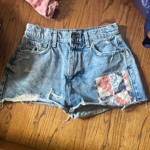 Jean shorts with pocket detailing
